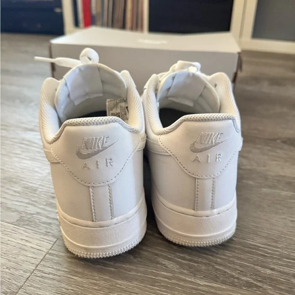 Nike Air Force 1 07’ - Picture 4 of 9